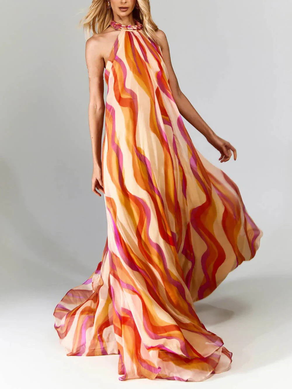 Elegantes Wave Print Halter Maxi