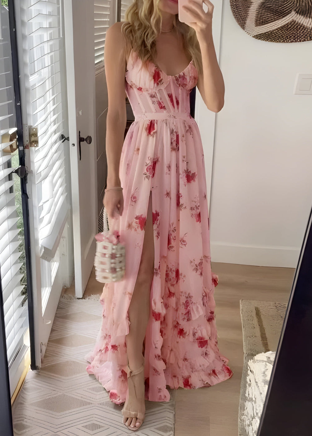 Esmee Langes Blumenkleid