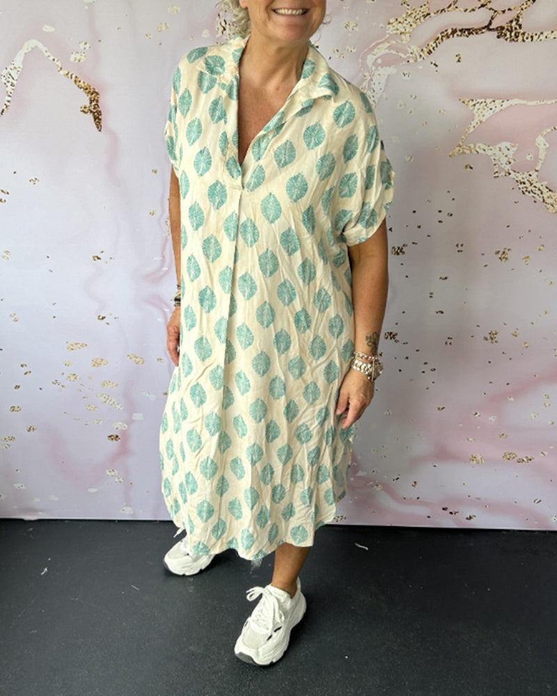 VanDeZaar Stylish V-Neck Dress, Timeless Elegance