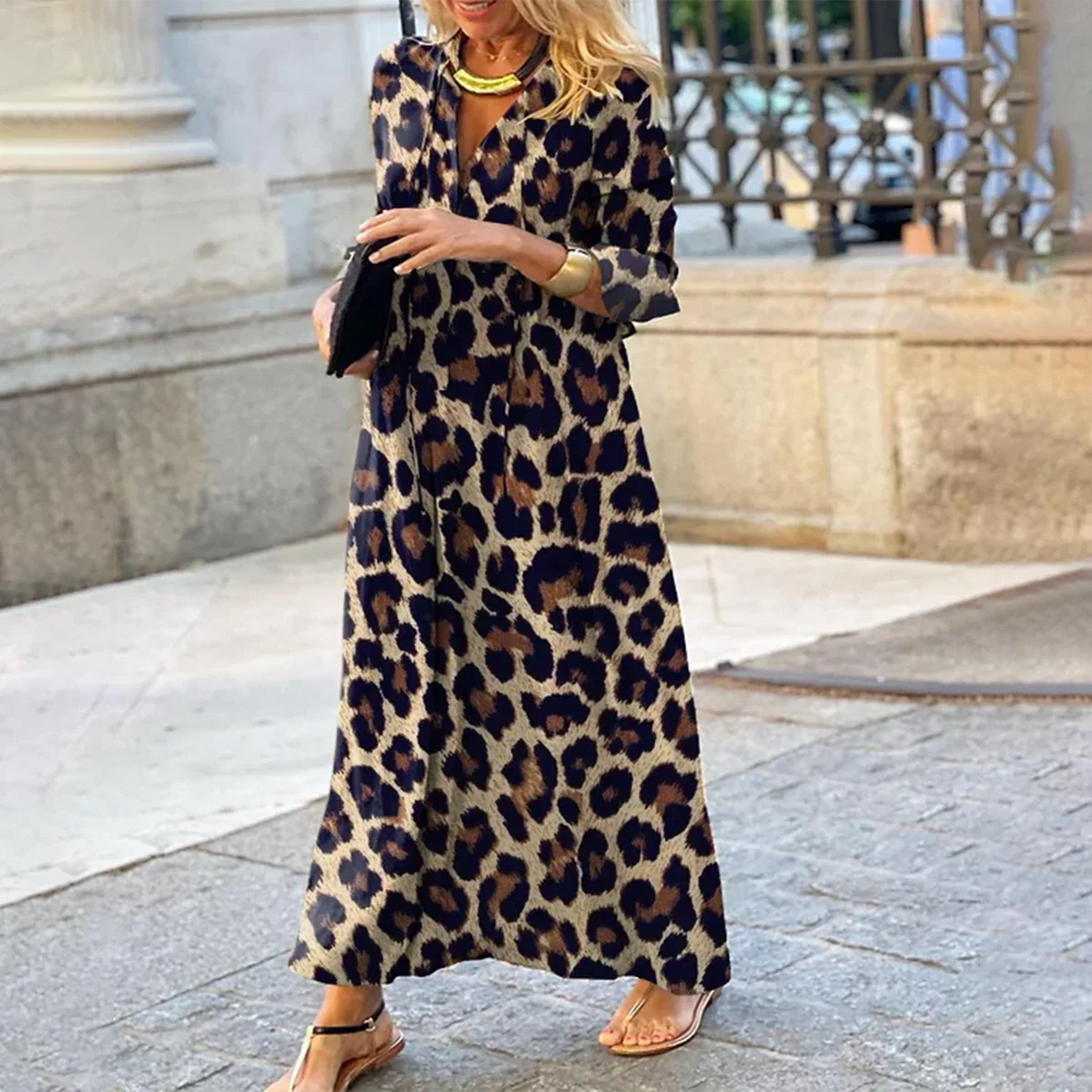 Silvie Mutiges And Elegant Leopardendress