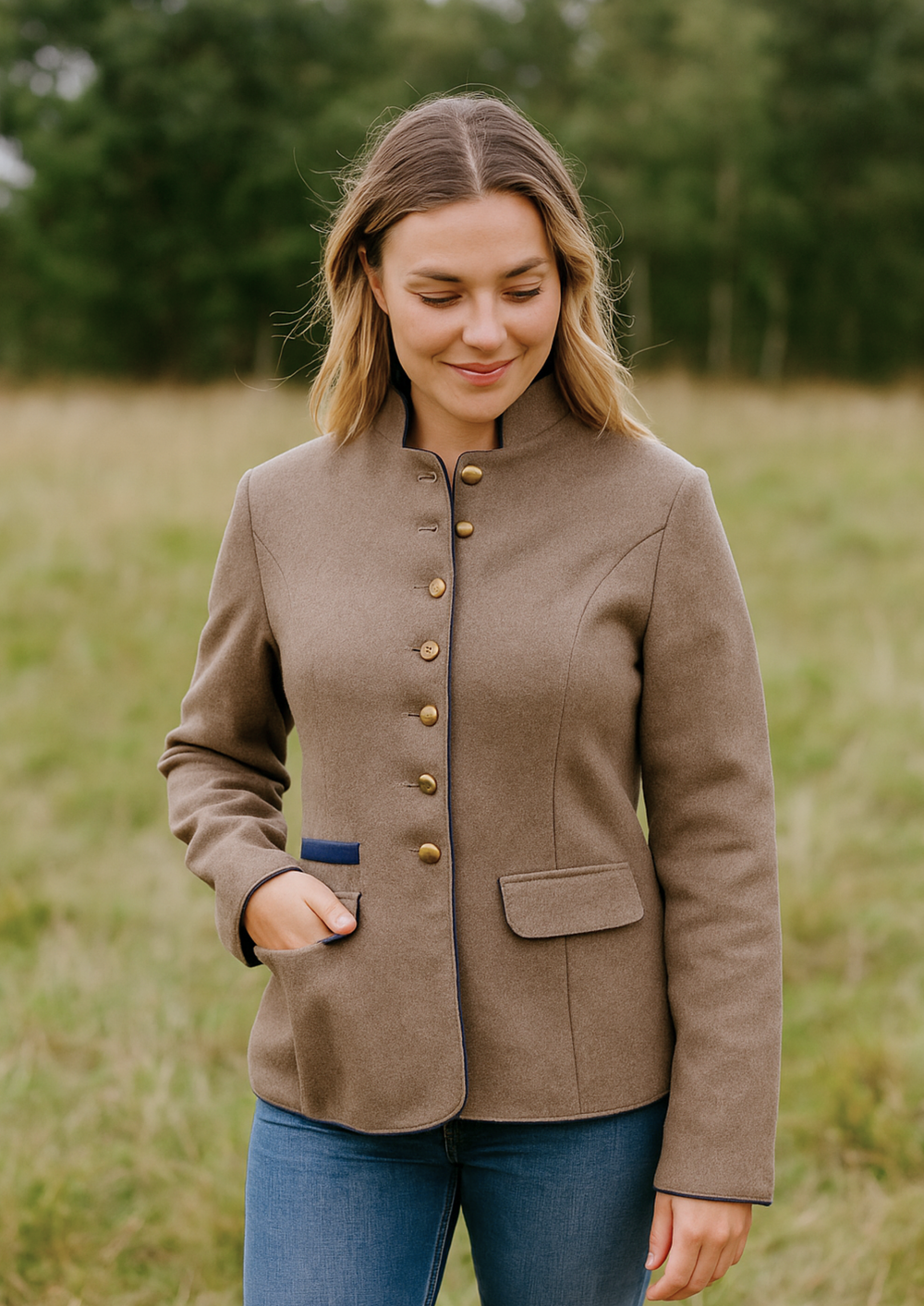 Solé Refined Elegant Short Jacket with Pockets - Brown