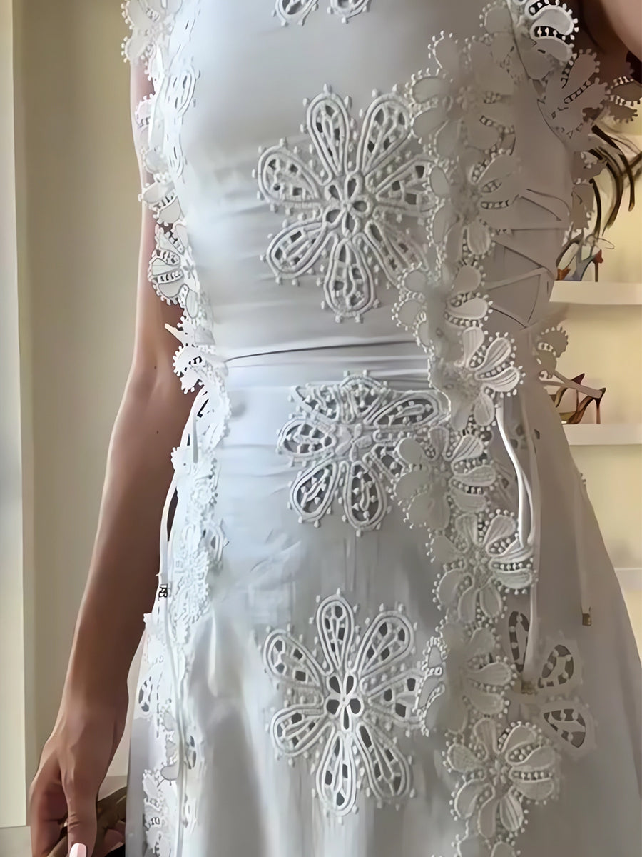 Sylara Traumhaftes Lace Shoulder Dress