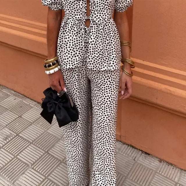 Modern Two-Piece Top and Pants Set for Everyday Wear