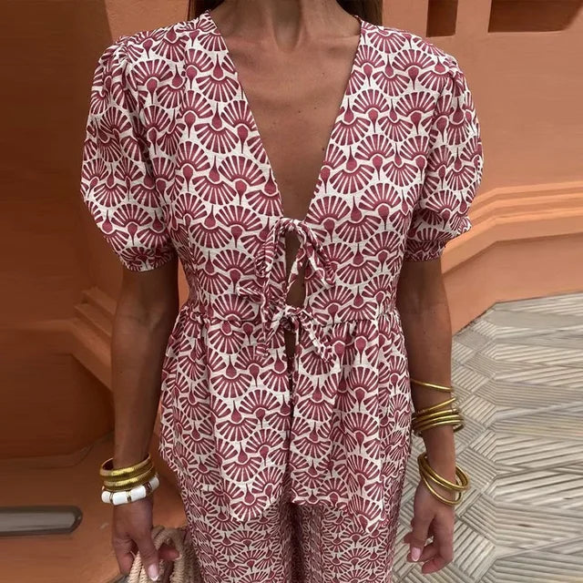 Modern Two-Piece Top and Pants Set for Everyday Wear