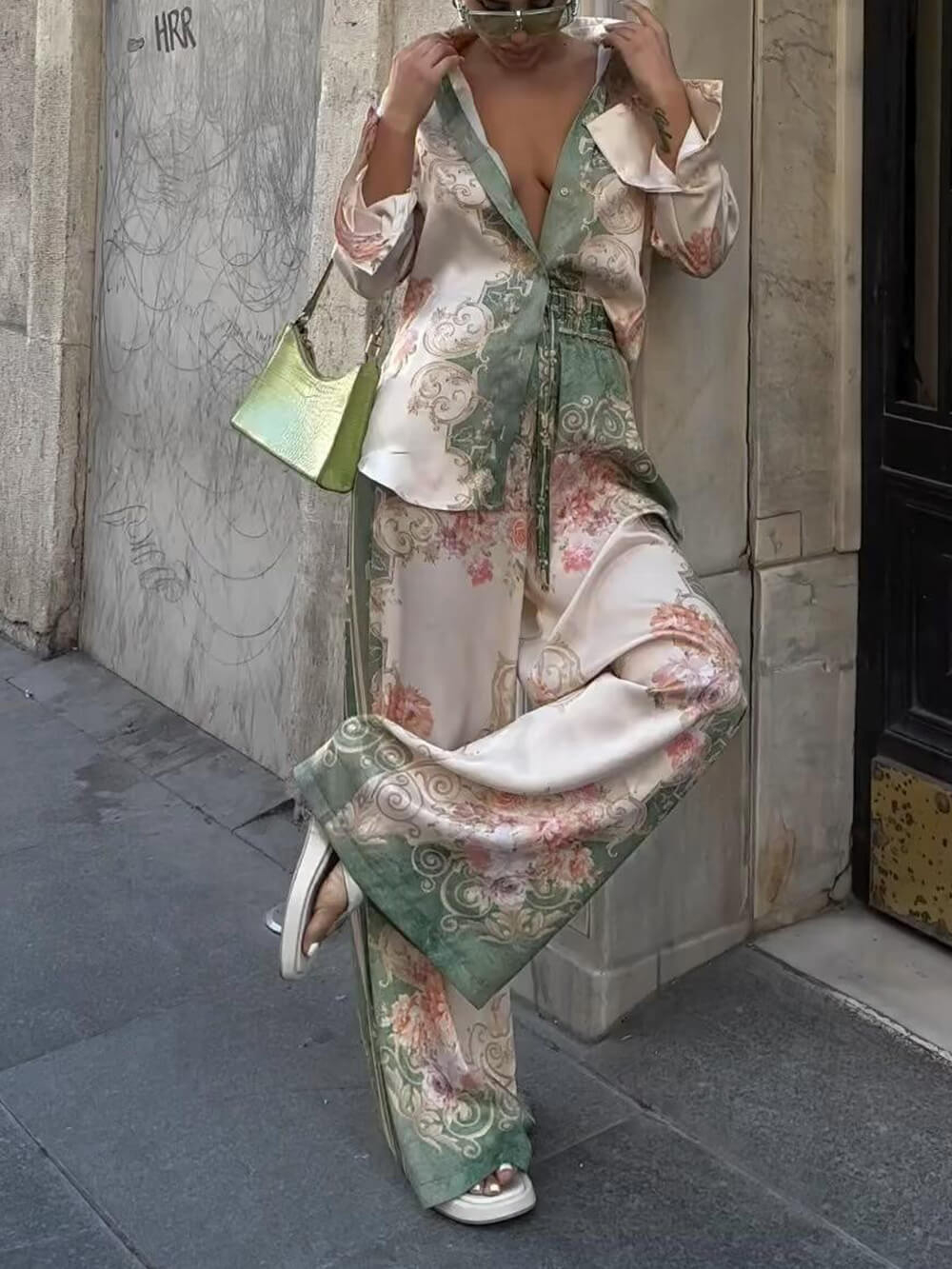 Elvara Baroque Satin Set