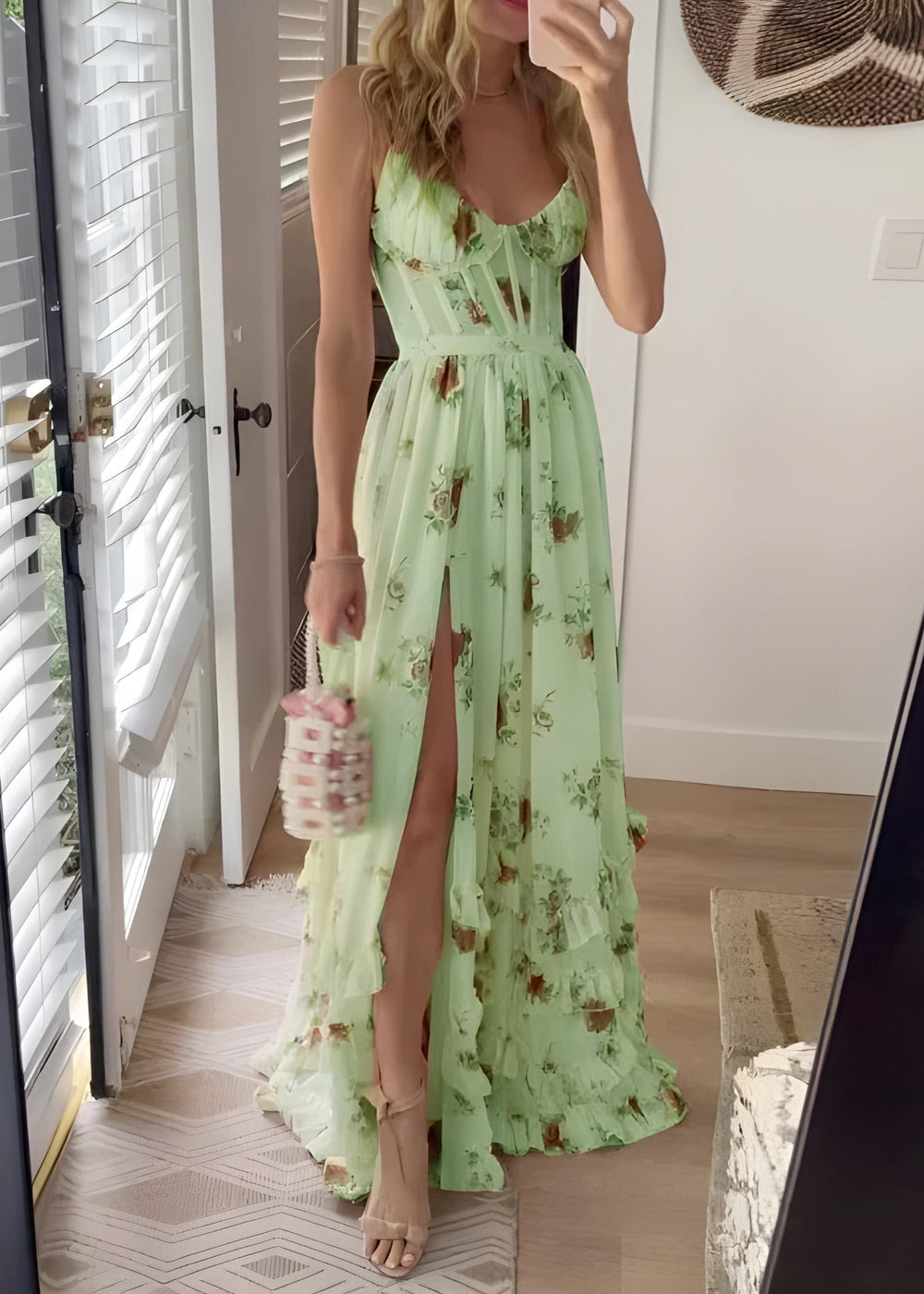 Esmee Langes Blumenkleid