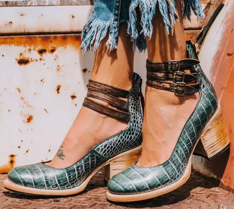 Isla Pointed-Toe Shoes