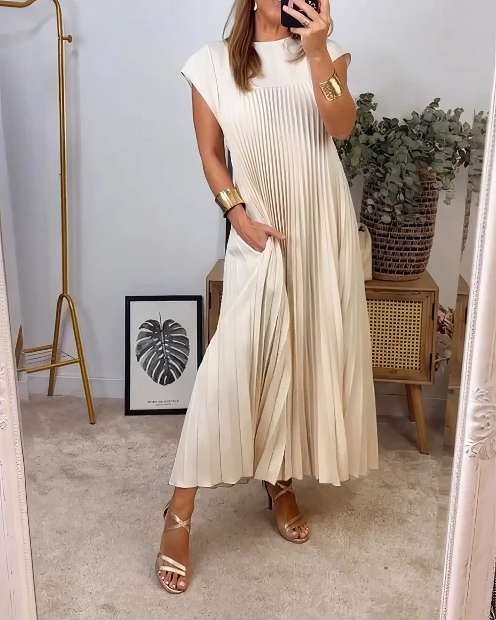 Eleonora Sleeveless Pleated Dress