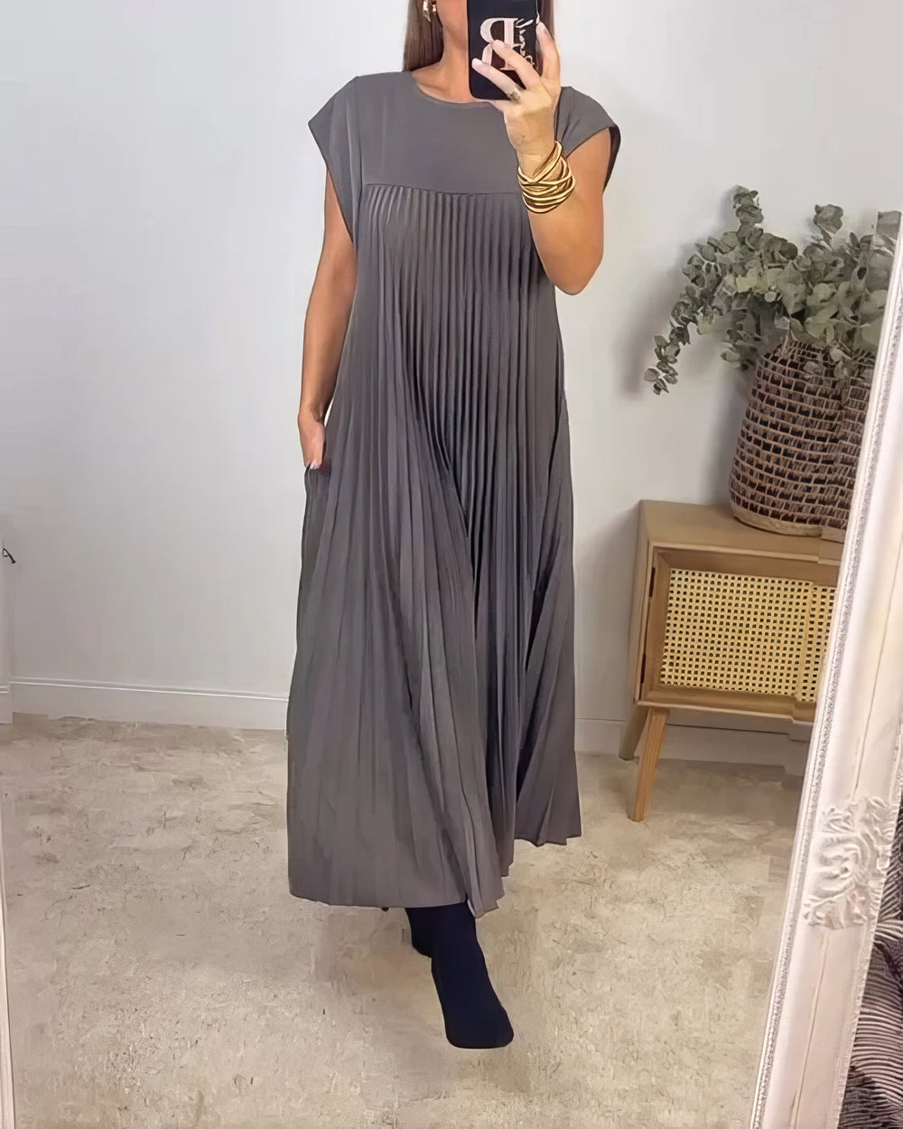 Eleonora Sleeveless Pleated Dress