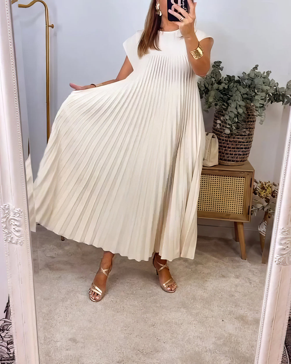 Eleonora Sleeveless Pleated Dress