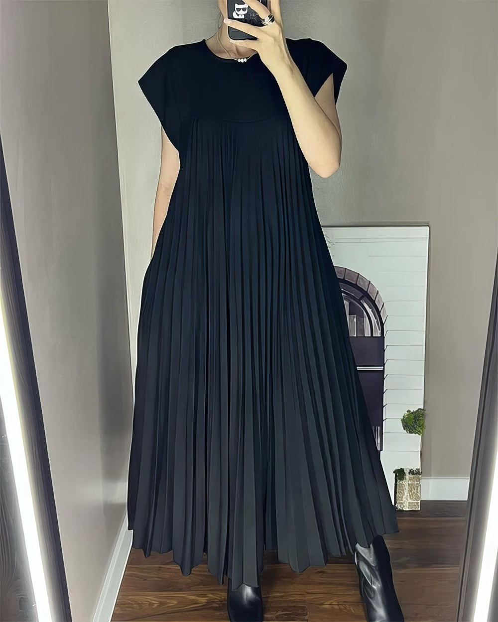 Eleonora Sleeveless Pleated Dress